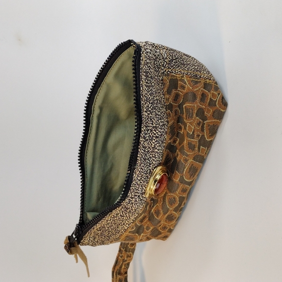 Clutch - Picture 4 of 4